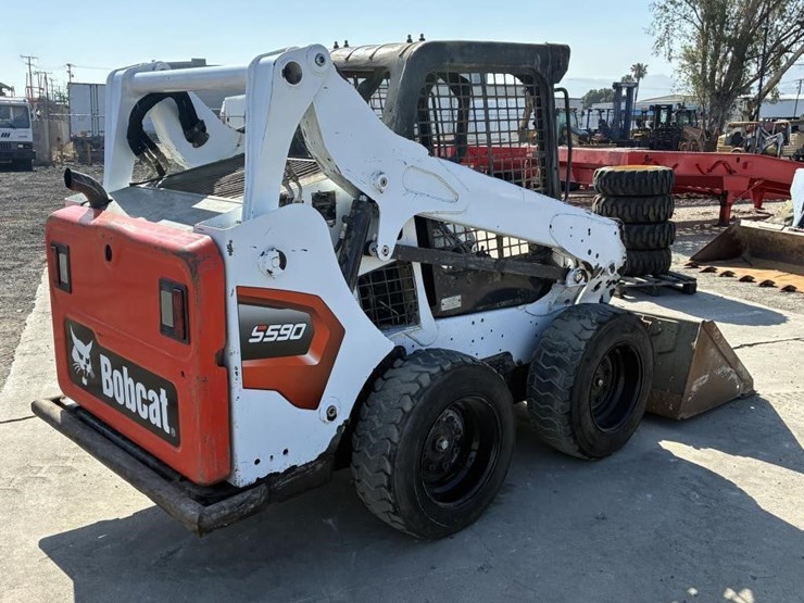 2023-bobcat-s590-image-3