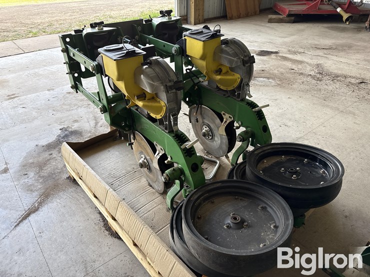 john-deere-planter-row-unit-image-7