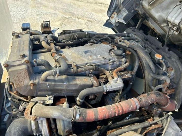 2015-isuzu-nrr-image-24