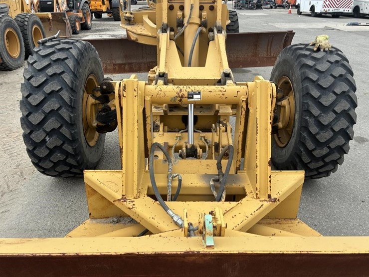 2004-caterpillar-143h-vhp-image-8