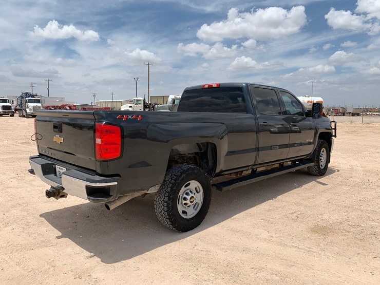 2018-chevrolet-silverado-2500hd-image-5