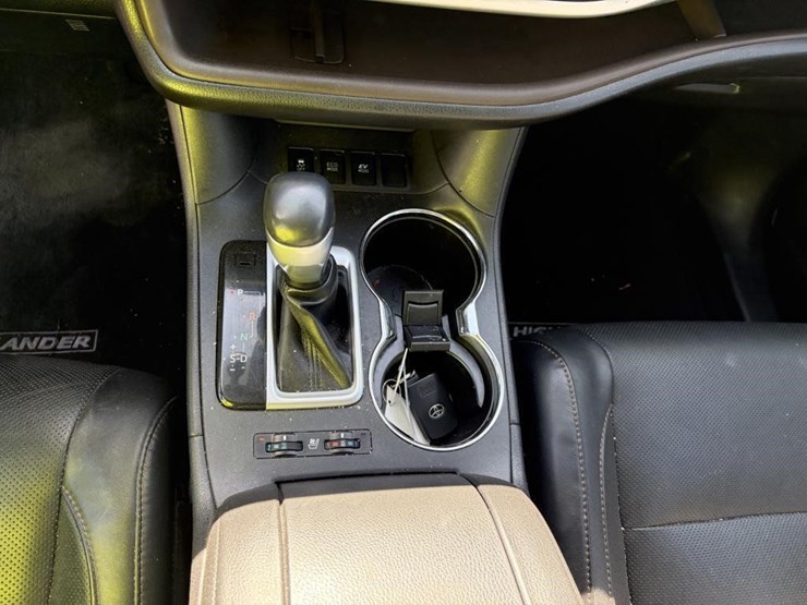 2017-toyota-highlander-image-23