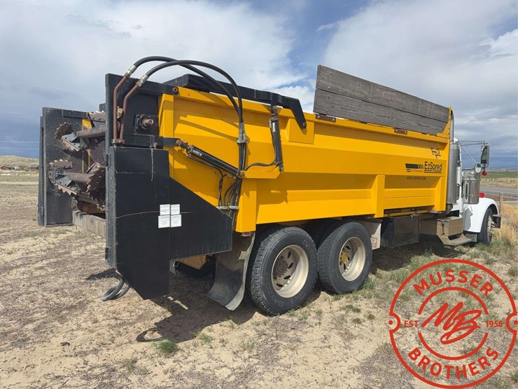2000-freightliner-fld120-image-5