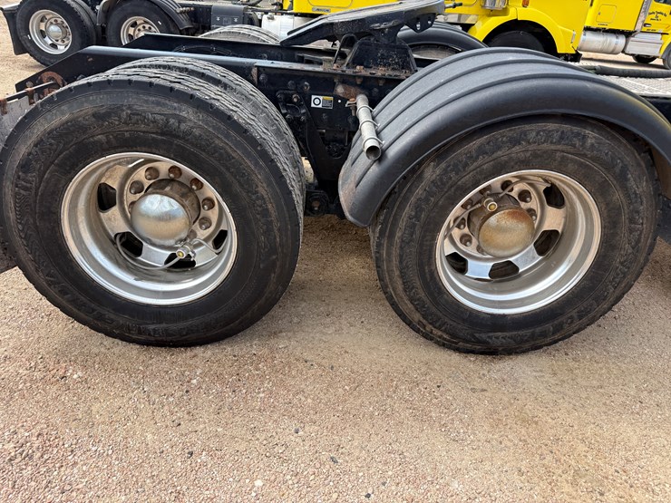 2014-kenworth-t800-image-13
