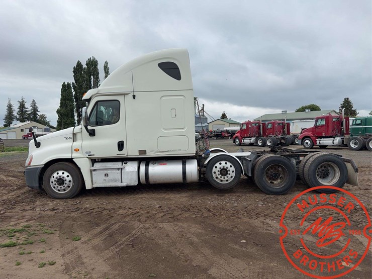 2012-freightliner-cascadia-125-image-6