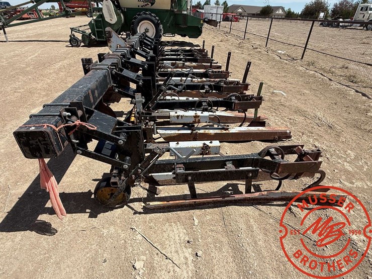elmers-12-row-cultivator,-22"-spacing-*missing-parts-image-3