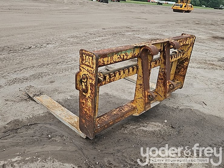 2009-caterpillar-938h-image-30