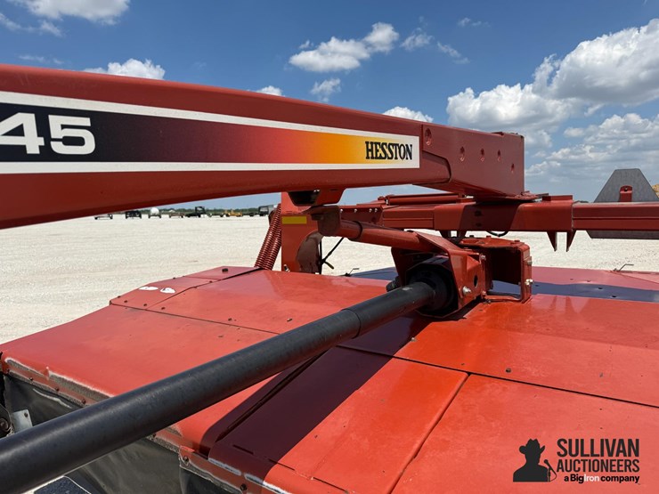 hesston-1345-image-18