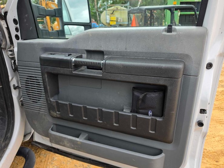 2016-ford-f550-image-11