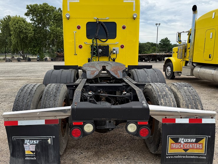 2015-peterbilt-389-image-6