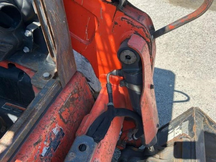 2018-kubota-ssv65-image-44