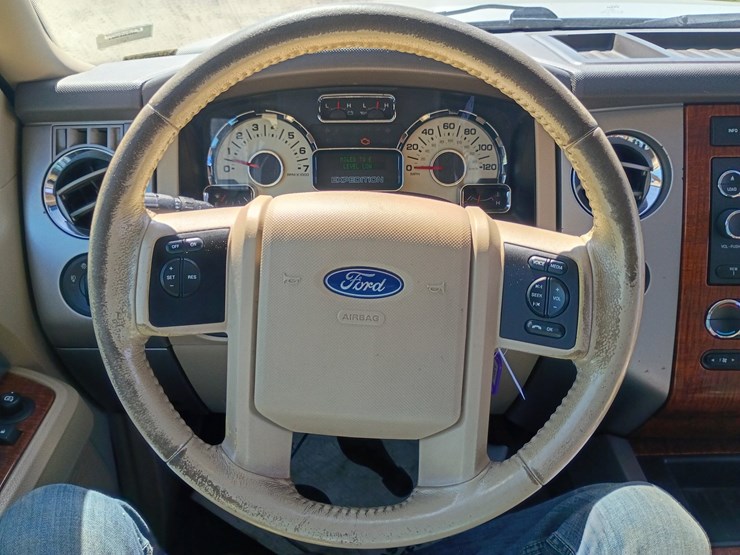 2010-ford-expedition-image-51