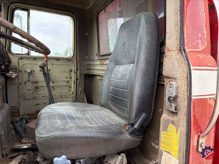 1981-mack-dm685s-image-40