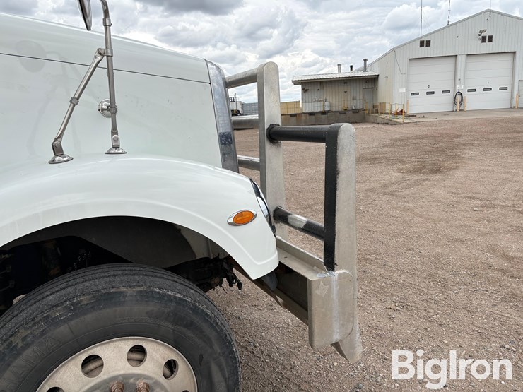 2017-freightliner-coronado-132-image-12