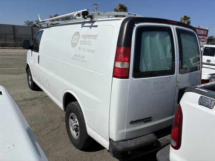 2016-chevrolet-express-2500-image-4