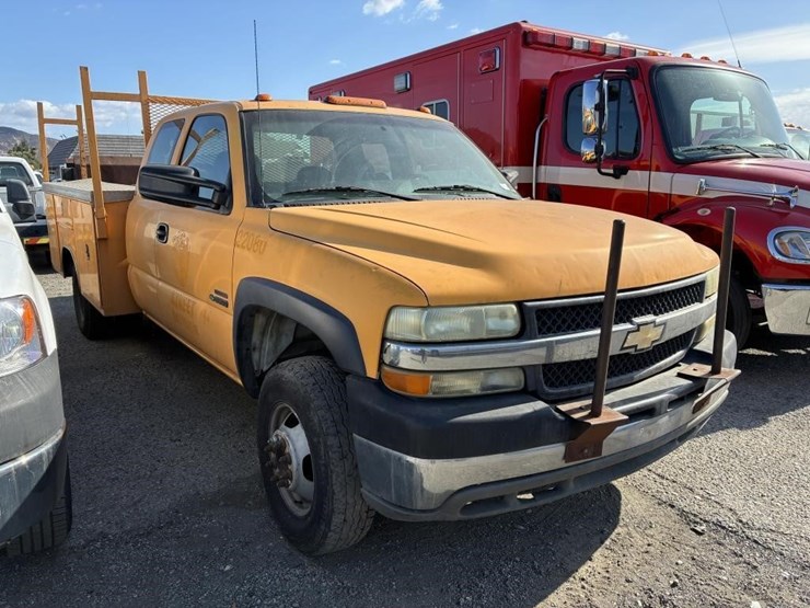 2001-chevrolet-3500-image-2