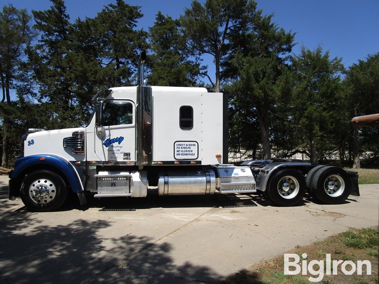 2016-freightliner-122sd-image-8