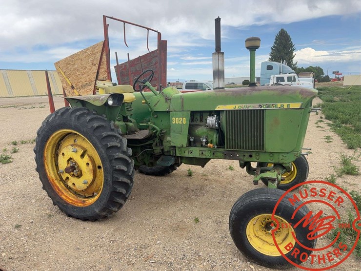 john-deere-3020-image-4