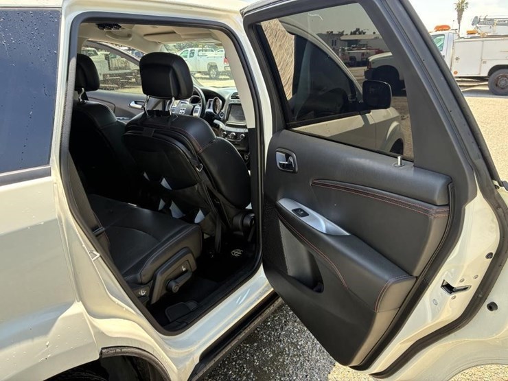 2018-dodge-journey-image-10