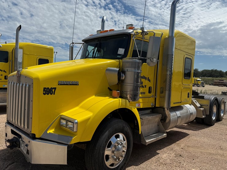 2016-kenworth-t800-image-1