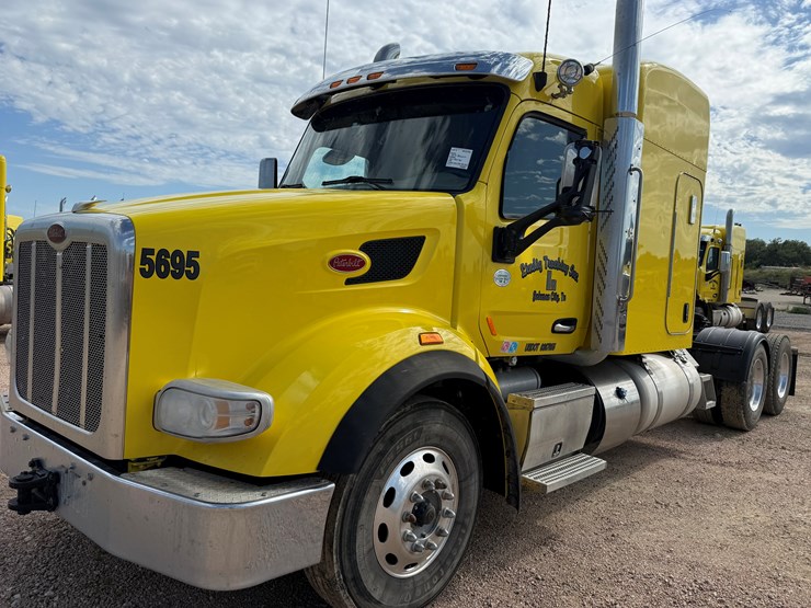 2018-peterbilt-567-image-1
