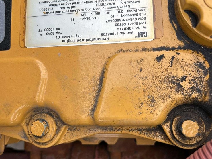 2006-freightliner-m2-106-image-10