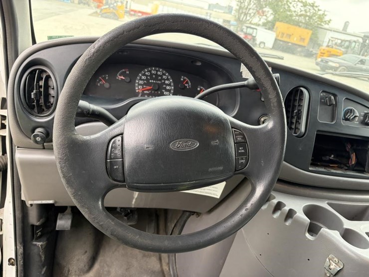 2002-ford-e350-sd-image-15