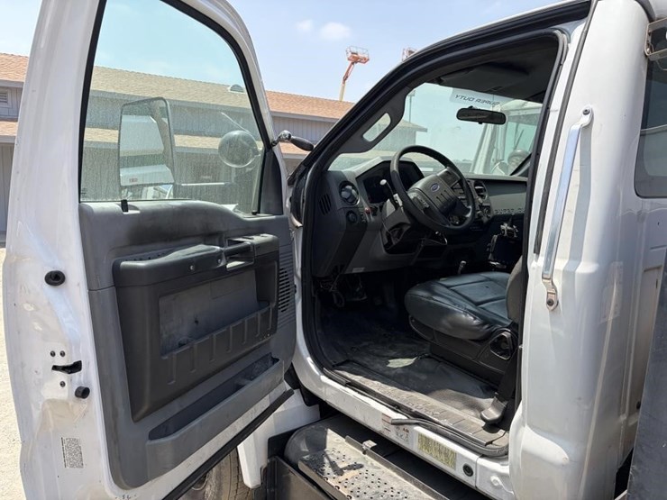 2016-ford-f650-image-17