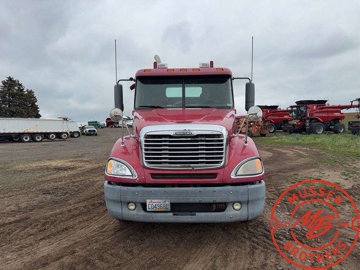 2007-freightliner-columbia-120-image-8