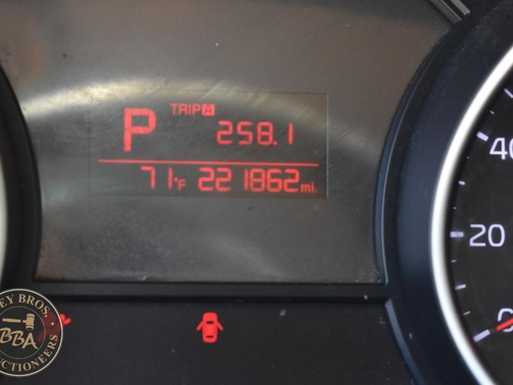 2015-kia-sedona-lx-image-18