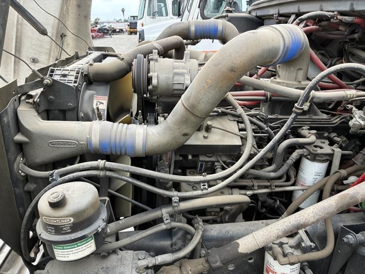 2002-freightliner-fl80-image-6