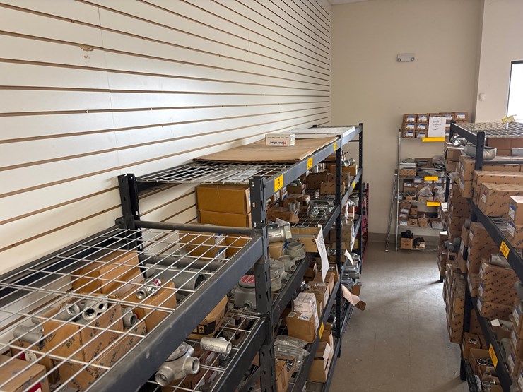 #4005-•-three-shelving-sections-image-4