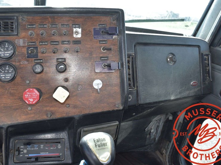 1994-peterbilt-379-image-47