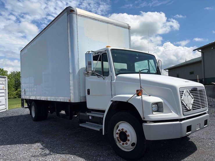 2001-freightliner-fl70-image-3