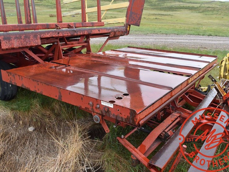 new-holland-1033-image-15