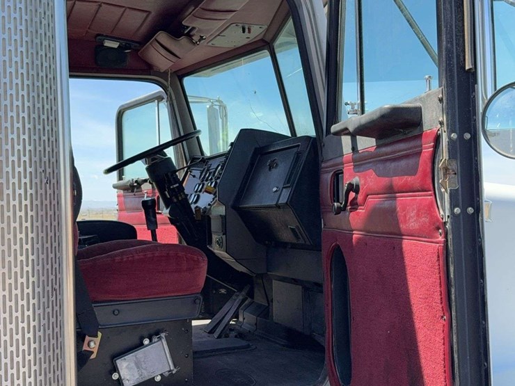 1996-peterbilt-379-image-41
