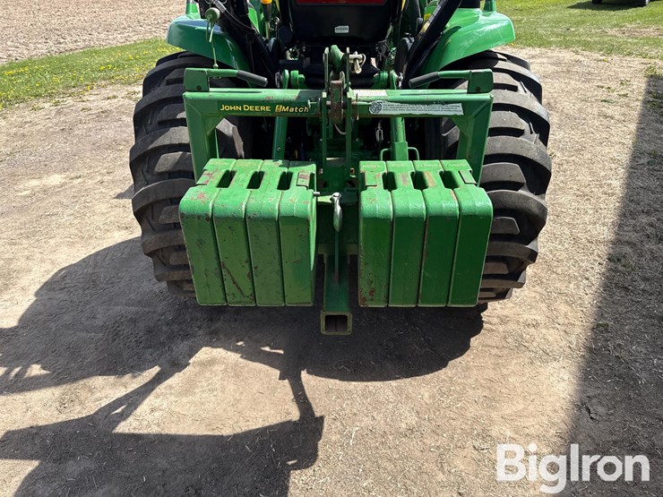 2015-john-deere-3046r-image-14