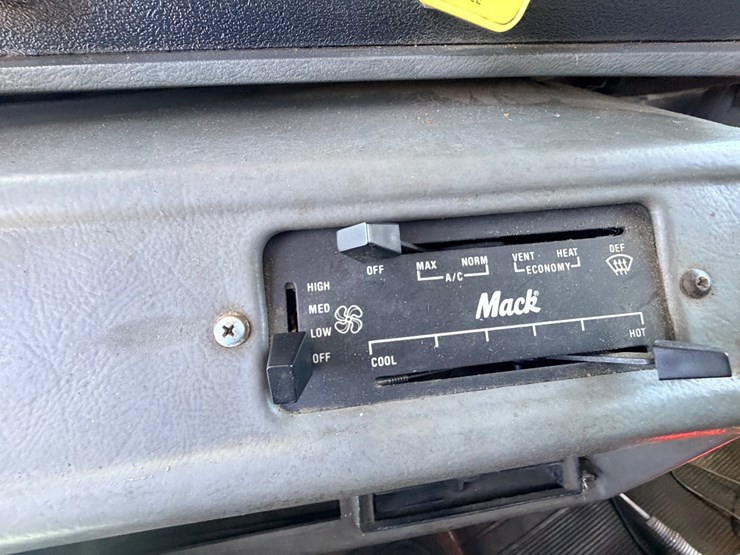 1998-mack-rb688s-image-54