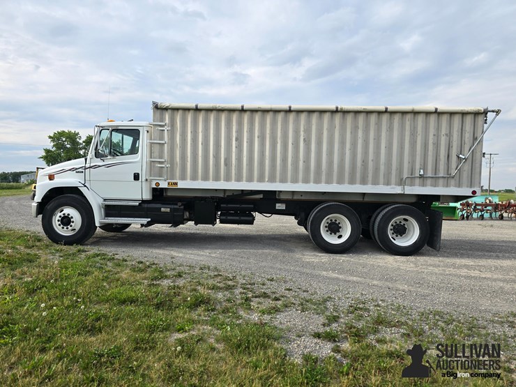 2000-freightliner-fl80-image-8