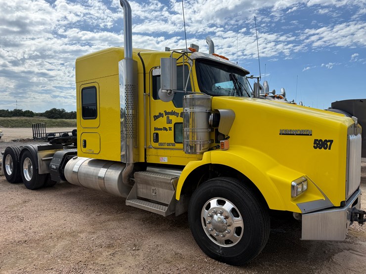 2016-kenworth-t800-image-3