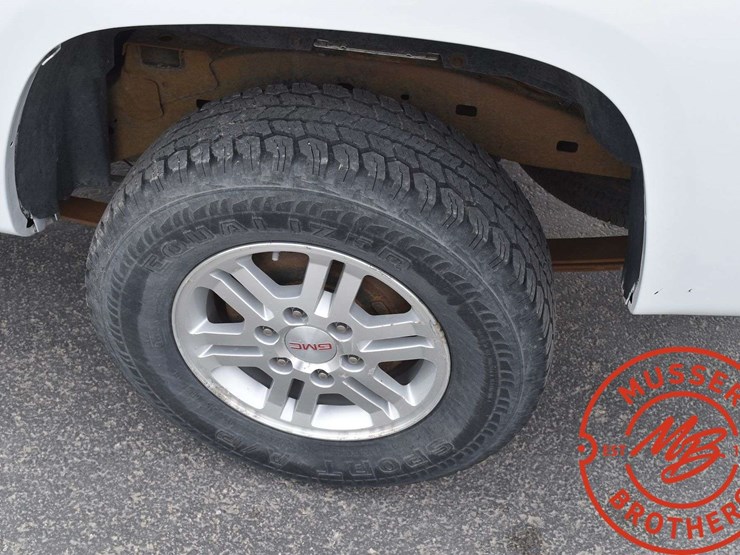 2010-gmc-canyon-sle-image-17