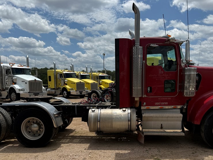 2003-kenworth-w900-image-4