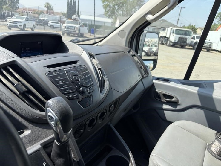 2017-ford-transit-image-18