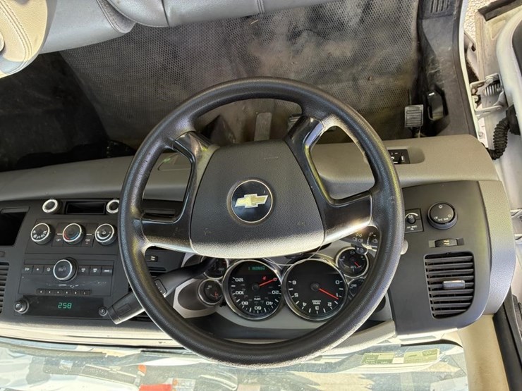 2011-chevrolet-3500-image-14