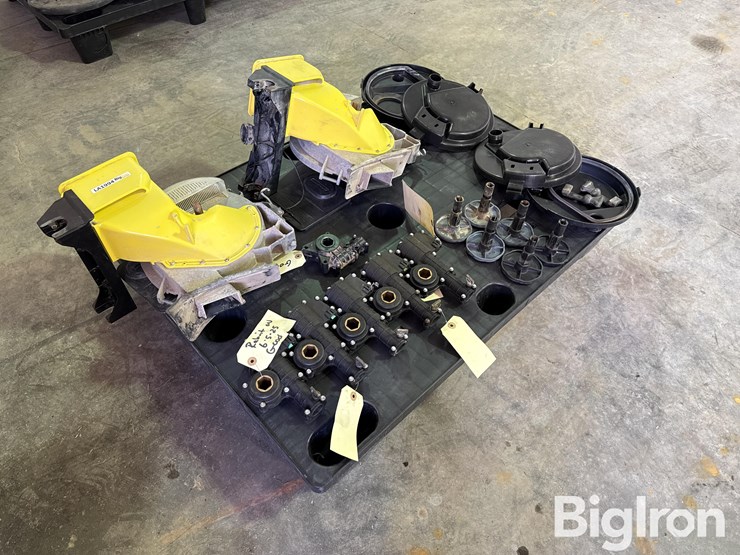 john-deere-planter-units-covers,-handles,-drives-image-3