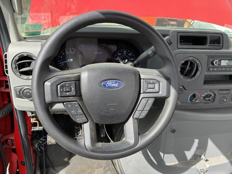 2022-ford-e350-image-11