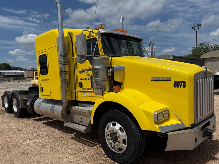 2016-kenworth-t800-image-3