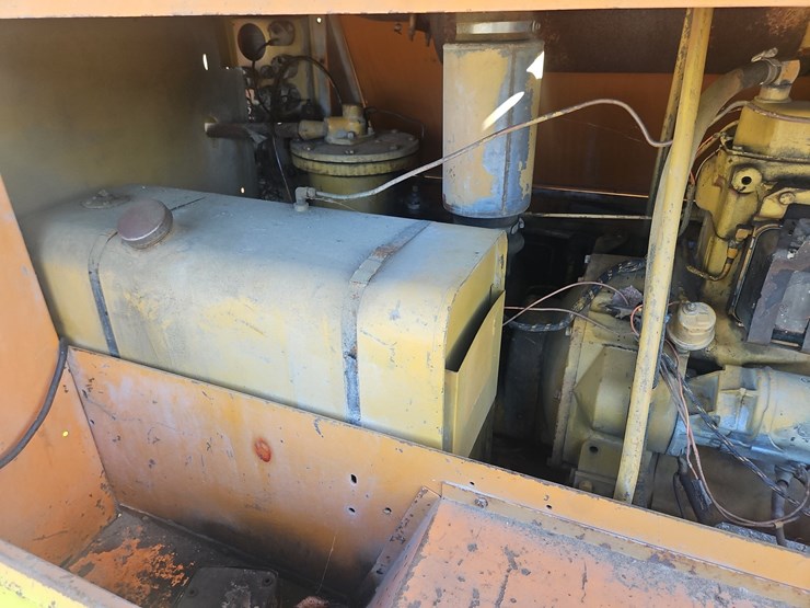 1981-joy-tow-behind-air-compressor-image-11