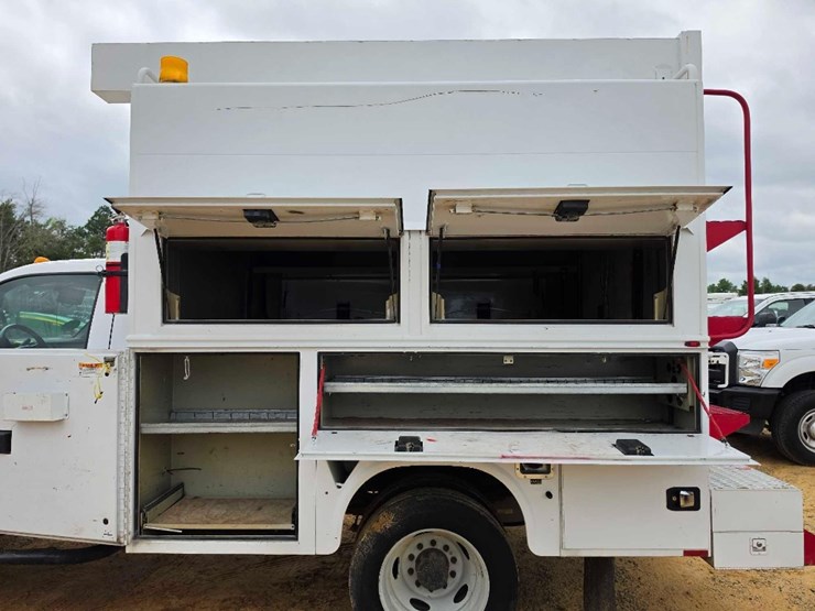 2016-ford-f550-image-9