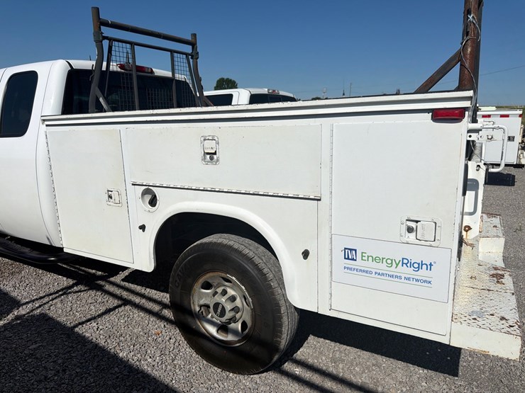 2009-gmc-3500hd-image-12